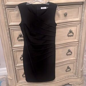 Calvin Klein Classic sleeveless sheath pleated LBD 🖤✨